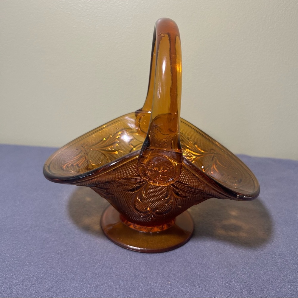 Vintage "MR" Indiana Sandwich Glass
Amber Basket 11" Tiara Large